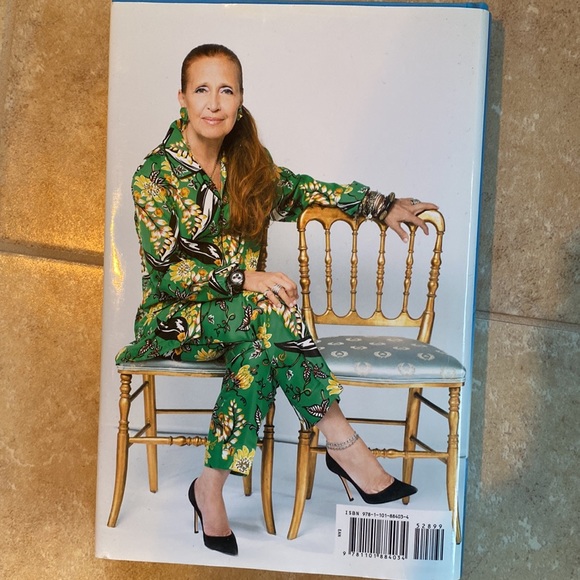 Hardback Copy of Danielle Steel “The Cast” - Picture 3 of 6